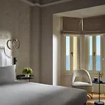 On - Small Luxury Of The World Hotell